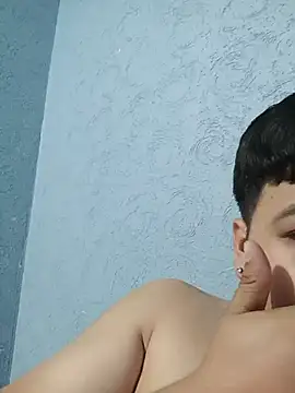 jovenhot69A online show from June 22, 2026, 2:14 pm