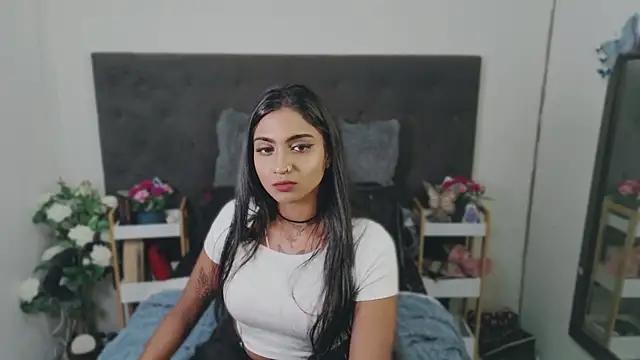 Delilah Blazee online show from July 13, 2026, 2:53 pm