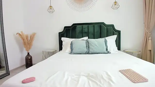 xLorenna online show from March 27, 2026, 10:37 am