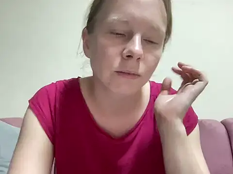 SweetLucy96 online show from October 25, 2025, 10:23 am