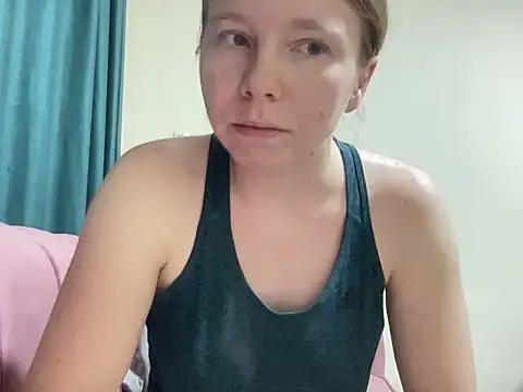 SweetLucy96 online show from November 3, 2025, 12:39 pm