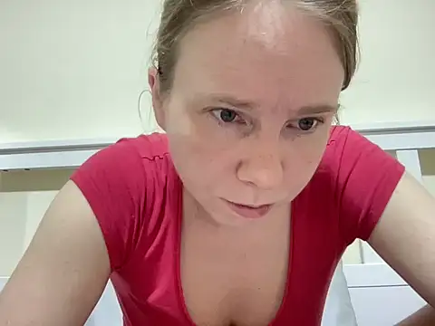 SweetLucy96 online show from November 14, 2025, 12:04 pm