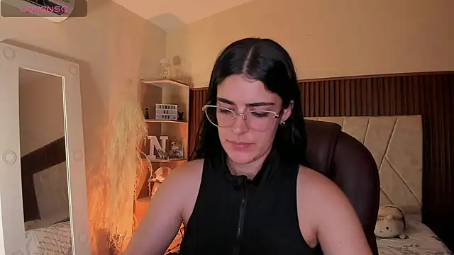 Snapshot of _Niah_ chatting on October 7, 2025, 7:44 pm Niah online show from October 7, 2025, 7:44 pm