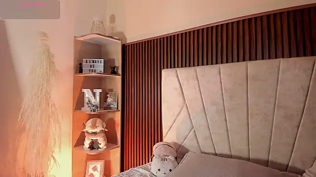 Snapshot of _Niah_ chatting on October 16, 2025, 7:48 pm Niah online show from October 16, 2025, 7:48 pm