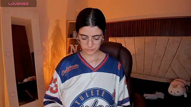 Snapshot of _Niah_ chatting on February 8, 2026, 9:18 pm Niah online show from February 8, 2026, 9:18 pm