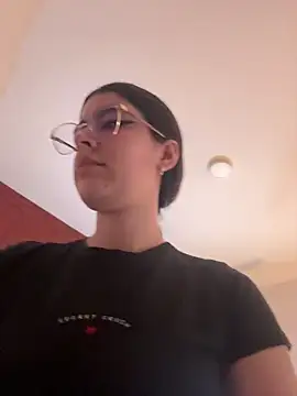 Snapshot of _Niah_ chatting on March 5, 2026, 8:27 pm Niah online show from March 5, 2026, 8:27 pm