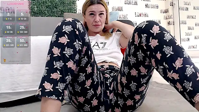 sweetdaiana23 online show from March 10, 2025, 12:40 am