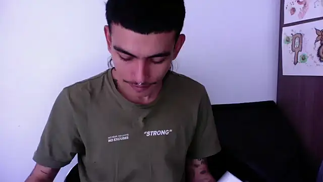 Snapshot of sorry-mom69 chatting on October 1, 2025, 8:04 pm sorry-mom69 online show from October 1, 2025, 8:04 pm