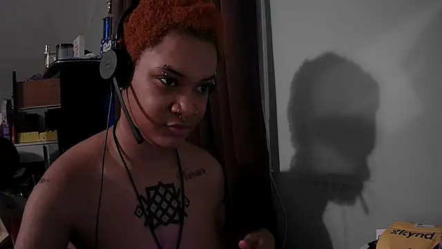 nickytheehawtie online show from May 4, 2026, 12:17 am