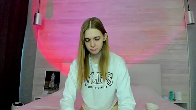 molly hunt  online show from April 26, 2026, 4:43 am
