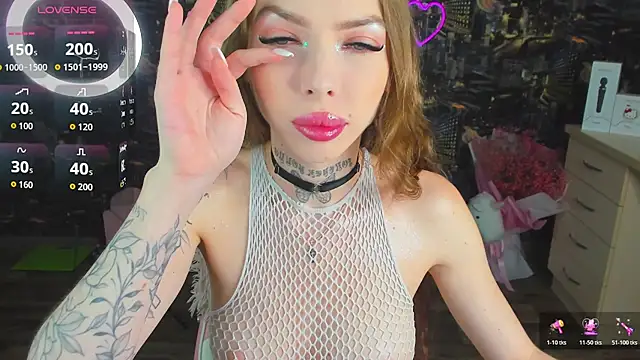 Snapshot of ArielSpell chatting on April 4, 2026, 9:23 pm ArielSpell online show from April 4, 2026, 9:23 pm