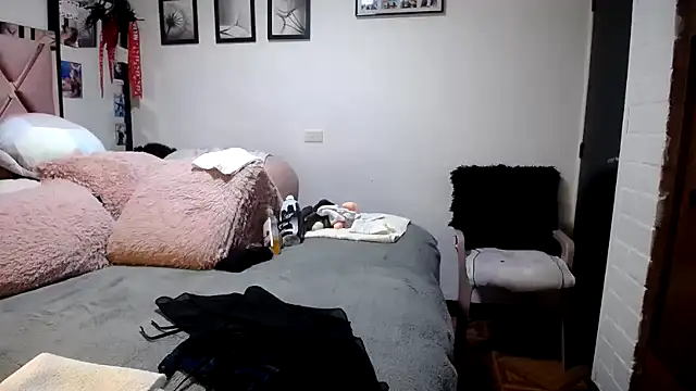 maturehoxx online show from September 27, 2025, 1:54 am