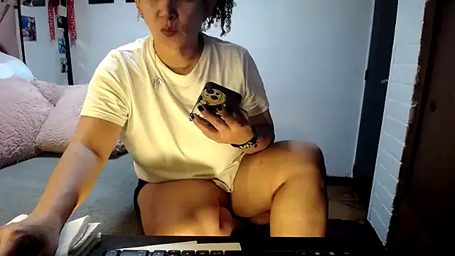 maturehoxx online show from October 25, 2025, 3:03 am