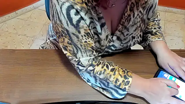 Snapshot of NikkiHolland chatting on November 11, 2025, 9:31 am NikkiHolland online show from November 11, 2025, 9:31 am