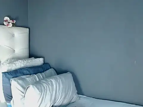 Snapshot of _MoniqueLovay_ chatting on September 21, 2025, 11:01 am  MoniqueLovay  online show from September 21, 2025, 11:01 am