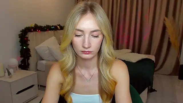 bella  rose online show from December 11, 2024, 12:12 pm