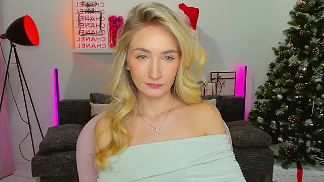 bella  rose online show from December 16, 2024, 1:11 pm