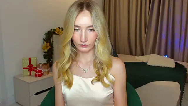 bella  rose online show from December 18, 2024, 1:12 pm