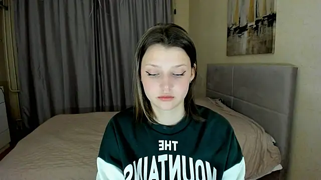 SoniNesti online show from October 13, 2025, 3:12 pm