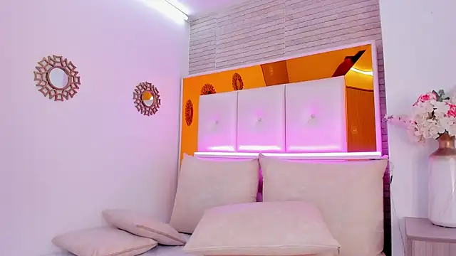 ShaniaBrownn online show from December 11, 2024, 2:30 am