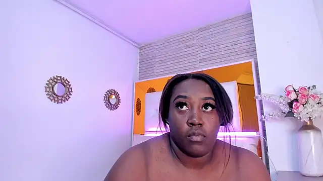ShaniaBrownn online show from March 18, 2025, 8:15 pm