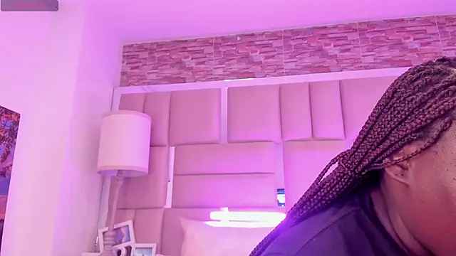 ShaniaBrownn online show from April 29, 2026, 7:53 pm
