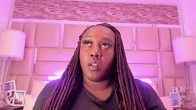 ShaniaBrownn online show from May 11, 2026, 7:33 pm