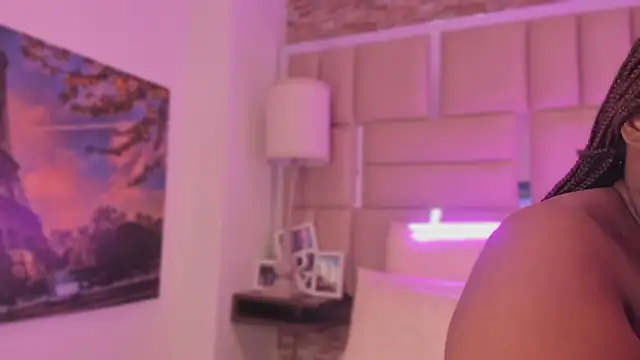 ShaniaBrownn online show from June 6, 2026, 7:51 pm