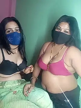 Snapshot of cutee__crazy chatting on October 14, 2025, 5:47 pm cutee  crazy online show from October 14, 2025, 5:47 pm