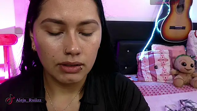 LauraRuiz1 online show from September 8, 2025, 11:15 pm