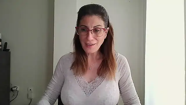 Sanada hot online show from October 9, 2025, 12:25 pm