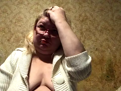 DoraMay online show from December 4, 2024, 5:44 pm