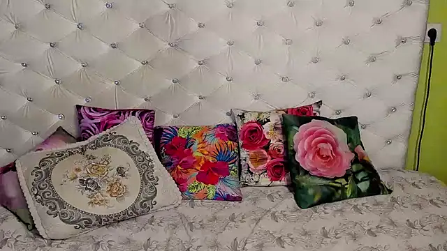 DoraMay online show from November 7, 2025, 7:58 pm