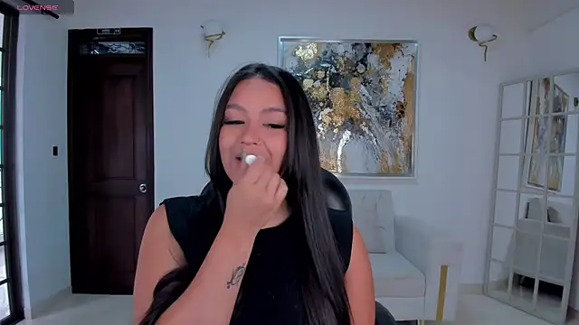 ToriCrossX online show from January 29, 2025, 12:45 pm