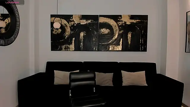 ToriCrossX online show from December 14, 2025, 1:16 pm