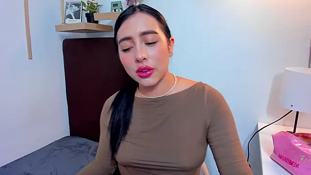 isabella jade online show from December 27, 2024, 7:46 pm
