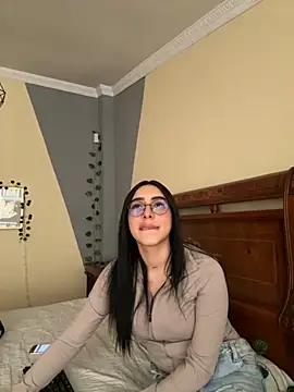 isabella jade online show from September 19, 2025, 1:12 pm