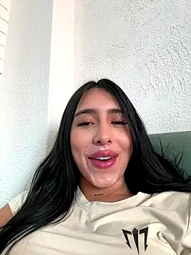 isabella jade online show from October 28, 2025, 2:09 pm