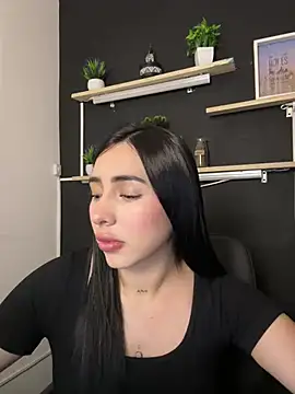 isabella jade online show from February 3, 2026, 10:04 pm