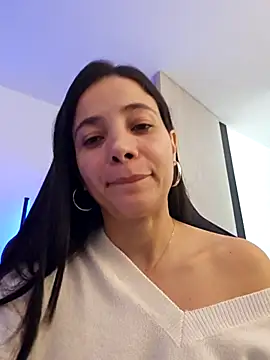 miaeyes online show from February 4, 2026, 2:01 pm