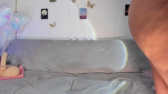 ineedmydaddy  online show from April 28, 2026, 2:27 am