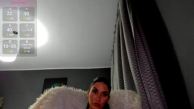 Emma D  online show from November 10, 2025, 7:24 pm