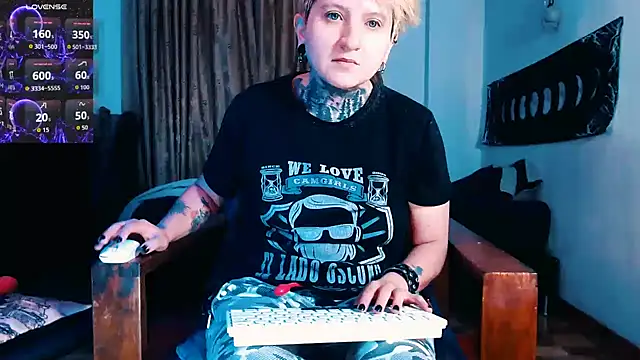 Marieblueeyes online show from November 24, 2025, 11:04 pm