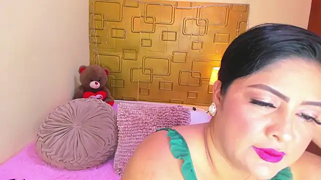 Julia Haye online show from May 9, 2026, 3:01 am