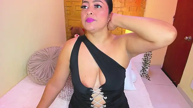 Julia Haye online show from July 1, 2026, 3:52 am