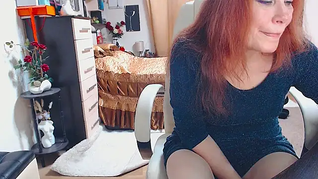 Snapshot of CrazyMomy chatting on September 27, 2025, 7:57 am CrazyMomy online show from September 27, 2025, 7:57 am