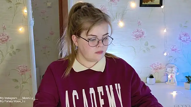 Snapshot of sinnamon_ chatting on October 31, 2025, 4:08 pm sinnamon online show from October 31, 2025, 4:08 pm