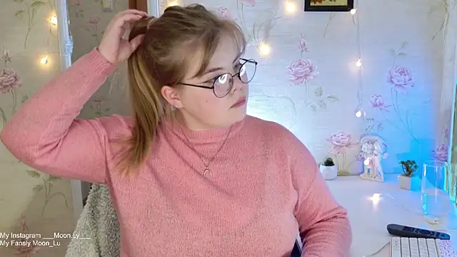 Snapshot of sinnamon_ chatting on November 1, 2025, 4:42 pm sinnamon online show from November 1, 2025, 4:42 pm