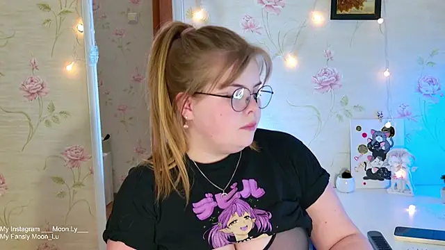 Snapshot of sinnamon_ chatting on November 8, 2025, 4:40 pm sinnamon online show from November 8, 2025, 4:40 pm