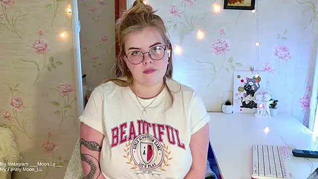 Snapshot of sinnamon_ chatting on November 29, 2025, 12:30 pm sinnamon online show from November 29, 2025, 12:30 pm